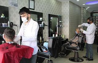 Bingöl’de berberler dezenfekte edilip açıldı,...