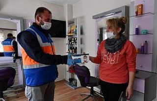 Bursa’da berber ve kuaförler dezenfekte edildi