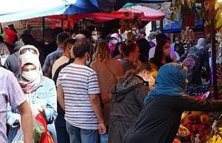 Bursa’da çarşı pazarlar tıklım tıklım doldu