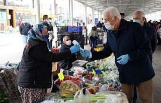 Büyükşehir 375 bin adet ücretsiz maske dağıttı