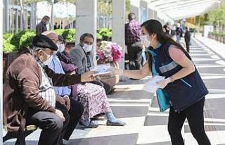 Büyükşehir 65 yaş üstü vatandaşlara maske dağıttı