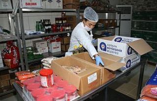 Büyükşehir kapı kapı gıda yardımı yapıyor