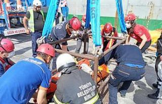 Çanakkale’de gemi ambarına düşen gemi adamı...