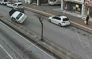 Çanakkale’de kaza anı mobese kamerasına yansıdı