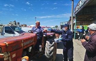 Çandır Hali’nde üreticiye ücretsiz maske dağıtıldı
