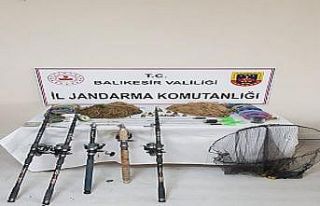 Çaygören çayında kaçak balık yakalayanlara para...