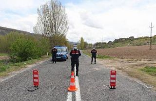Cenaze namazı kılınan köyde karantina devam ediyor