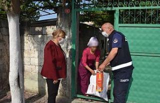 Ceyhan Belediyesi ihtiyaç sahiplerine erzak kolisi...