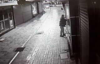 Cezai elhliyeti olamayan kişi 3 dükkana girerek...