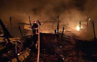 Çıkan yangın lokantayı küle çevirdi