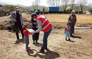 Çıldır Kızılay bayram öncesi çocukları sevindirdi