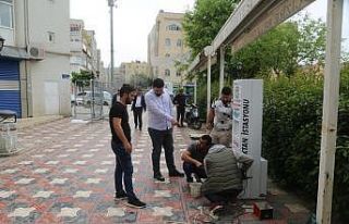 Cizre Belediyesi 16 noktaya dezenfektan cihazı yerleştirdi