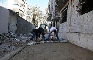 Cizre Belediyesi kilitli parke taşı döşeme çalışmalarına...