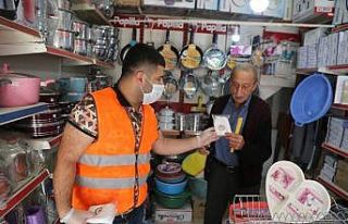 Cizre Belediyesi vatandaşlara maske dağıtmaya devam...
