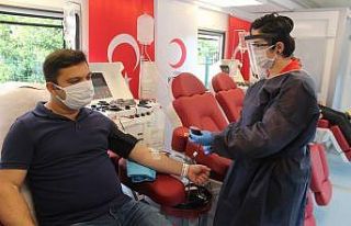 Covid-19’u yenen iki hasta daha immün plazma bağışında...