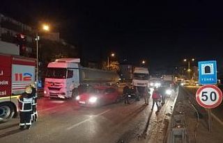 D100’de karayolunda karşı şeride geçen otomobil...