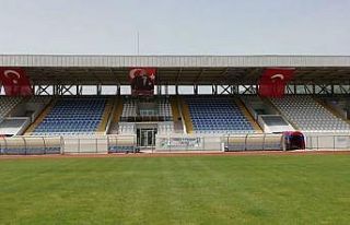 Devrek İlçe Stadyumunda Atatürk posteri ve Türk...