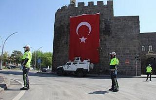 Diyarbakır’da cadde ve sokaklar kısıtlamanın...
