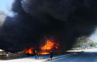 Dükkanı bir anda küle döndü, neye uğradığını...