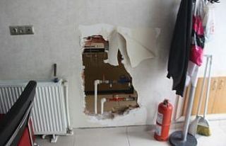 Duvarı delip 200 bin liralık altın çaldılar