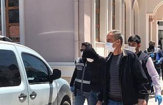 Duvarını deldikleri kuyumcudan 200 bin liralık...