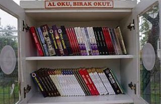 Edirne’de duraklara ücretsiz kitap bırakıldı