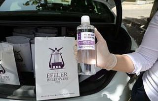 Efeler’de taksicilere korona kiti dağıtıldı
