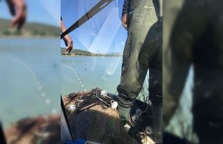 Ekipleri görünce tekneyi suya batırarak kaçtılar