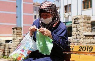 Elazığ’da 65 yaş ve üzerindekiler güneşli...