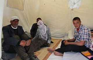 Elazığ’da evi yanan 2 çocuğu engelli aile çadıra...