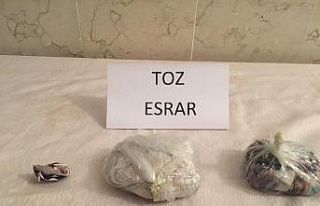 Elazığ’da şüphelinin aracından yarım kilo...