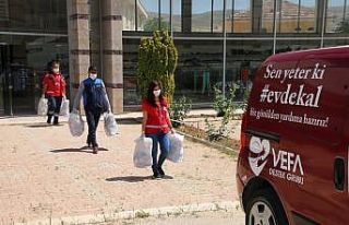 Elazığ’da Vefalı eller, bin 783 çocuğa bayramlık...