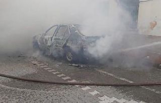 Elektrik kontağından çıkan yangın aracı küle...