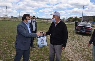 Emet Belediyesi halka dezenfekte ürünleri ve maske...