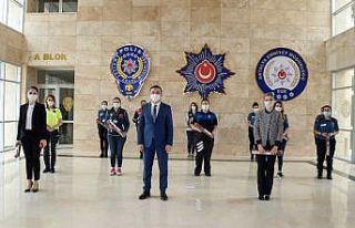 Emniyet Müdürü Ulucan, polis annelere çiçek dağıttı