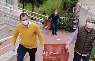 Erenköy’de binlerce pide ve ekmek dağıtıldı