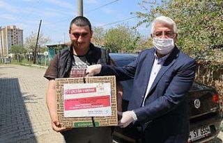 Ergene’de tebrik çiçekleri erzak olup ailelere...