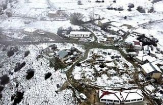 Erzincan ve Bayburt’un yüksek kesimlerinde kar...