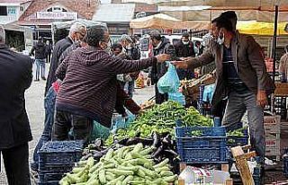 Erzincan’da semt pazarında hareketlilik