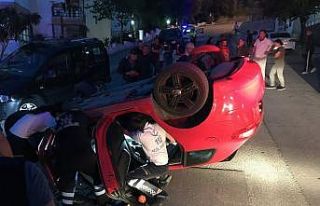 Eşinin kaza yaptığını görünce sinir krizi geçirdi