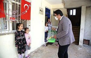 Evde sıkılan iki kız kardeşin sosyal medya üzerinden...
