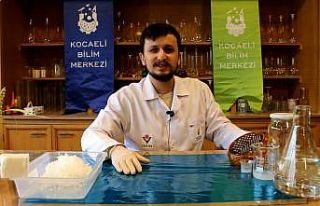 ‘EvdeKal Atölyeleri’ öğretirken eğlendiriyor