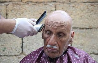 Evden çıkamayan yaşlılara özel bakım