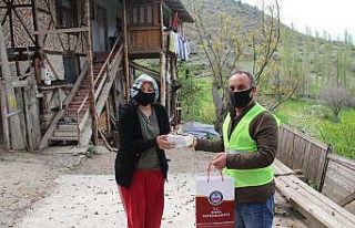 Evinden çıkamayan öğrencinin kitap talebini Kaymakam...