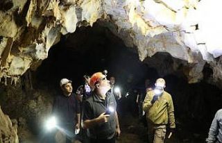 Farklı oluşumuyla dikkat çeken Karanlık Mağara’da...