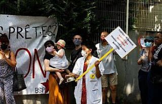 Fransa’da sağlık çalışanlarından protesto