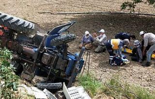 Freni tutmayan traktör şarampole uçtu