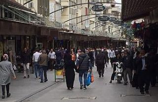 Gaziantep’te vatandaşlar çarşıya akın etti
