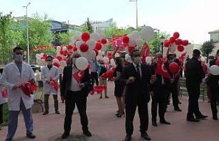 Gebze’de hemşireler günü şarkılar ve balonlarla...