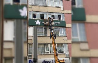 Gelecek Partisi’nin tabelası takıldı